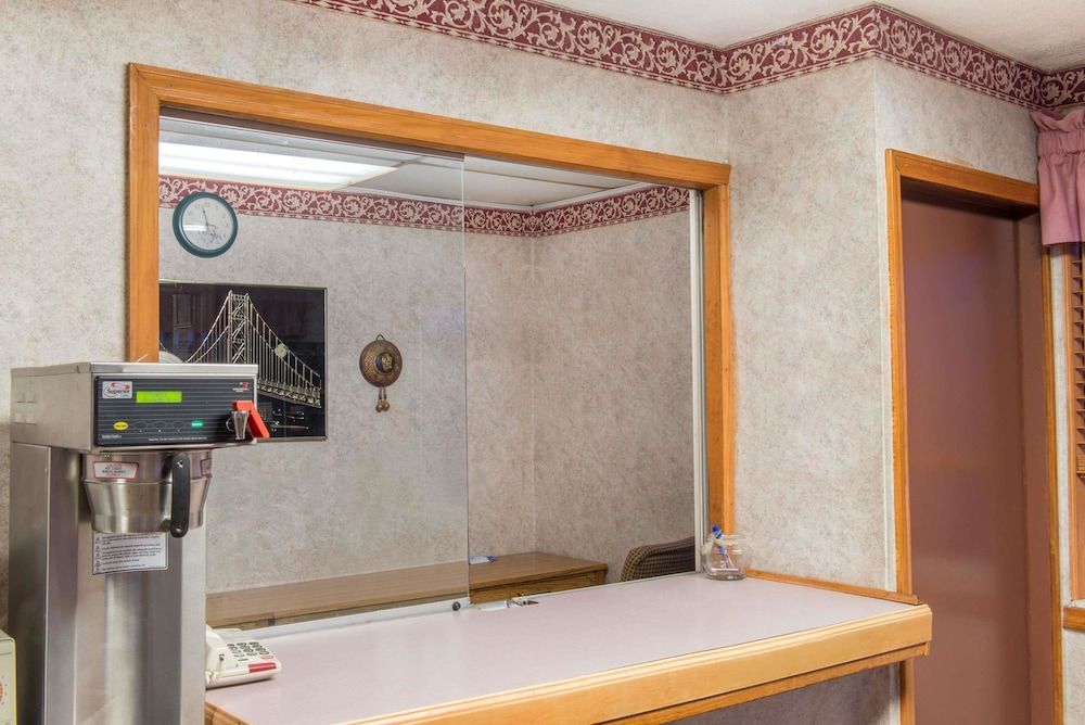 Super 8 by Wyndham Centerville-Richmond 2