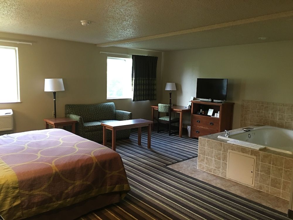 Super 8 by Wyndham Richlands/Claypool Hill Area 3