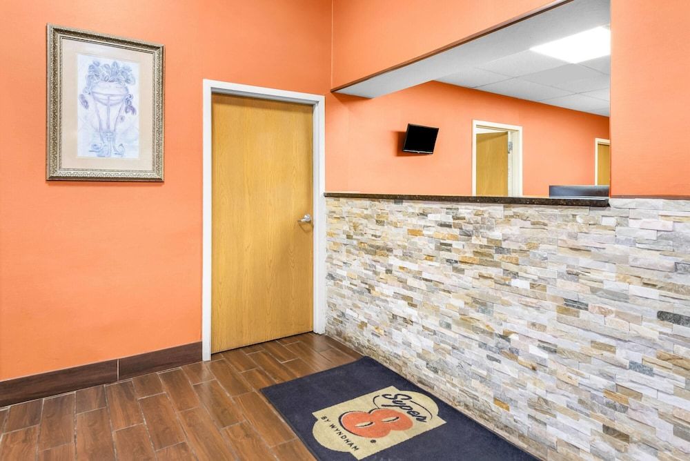 Super 8 by Wyndham Bellefontaine 3