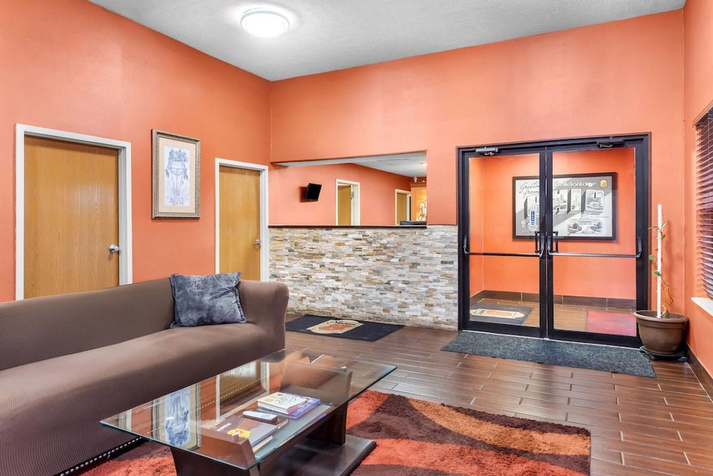 Super 8 by Wyndham Bellefontaine 2