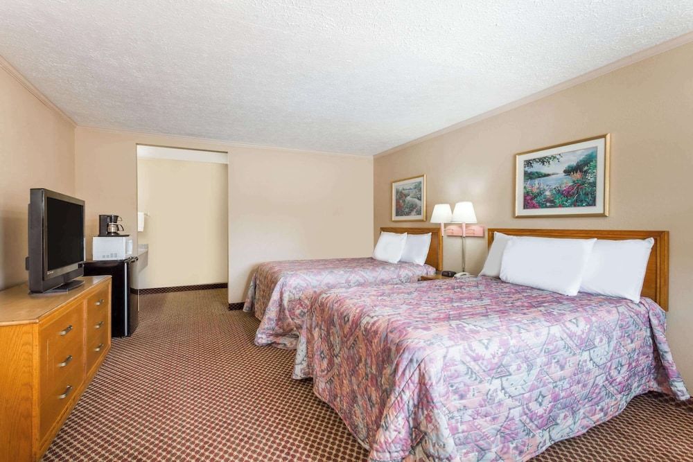 Travelodge by Wyndham Ridgeway Martinsville Area 3