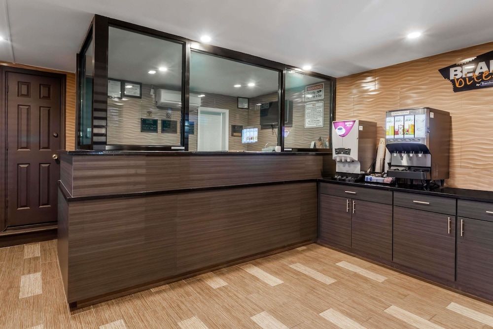 Travelodge by Wyndham South Hackensack 2