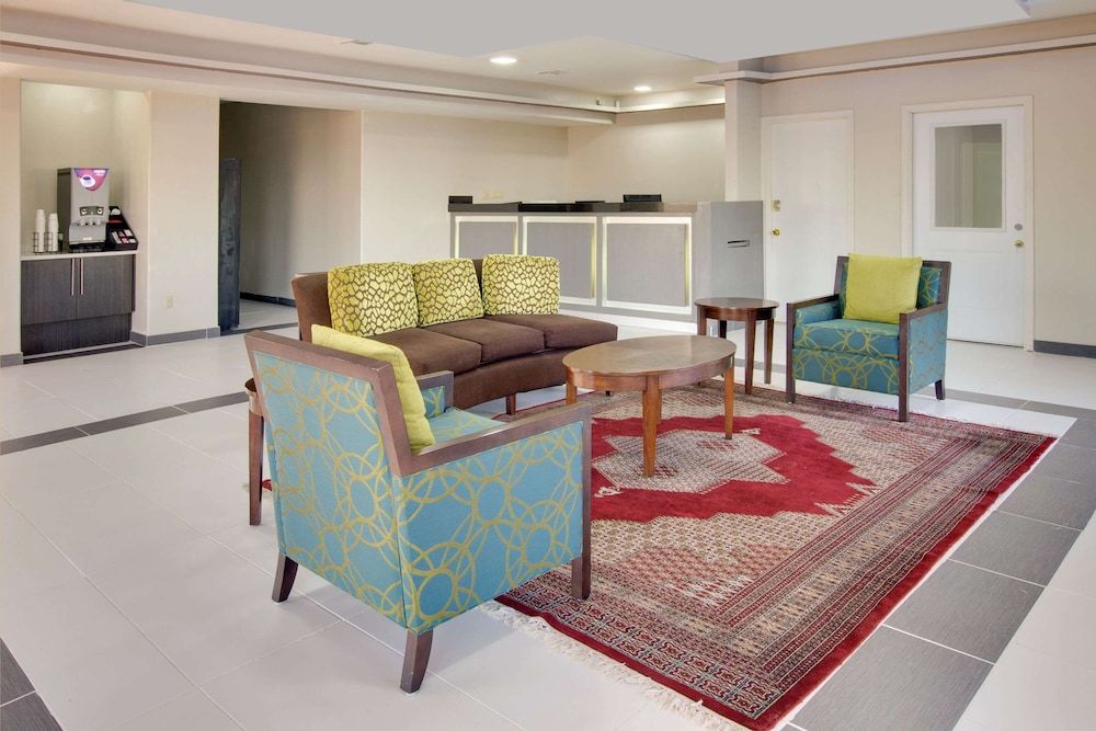 Baymont Inn & Suites Terrell 2