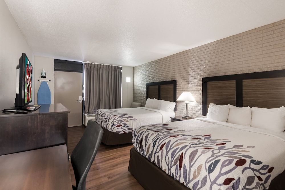 Red Roof Inn Lenoir 3