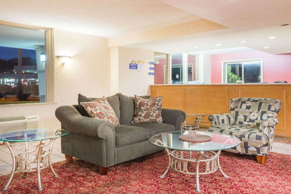 Days Inn by Wyndham Paintsville 2