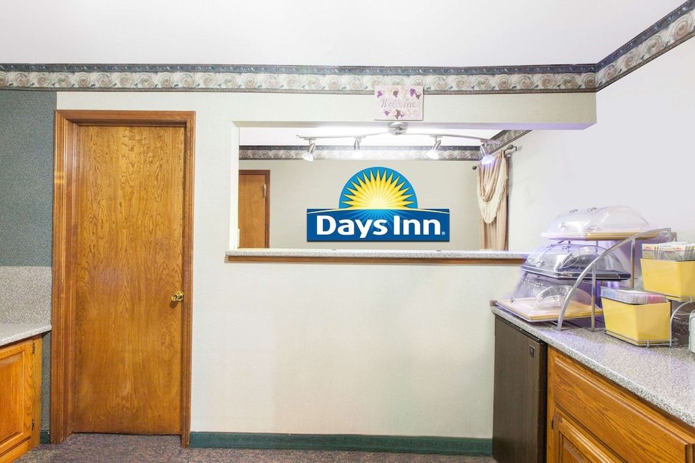 Days Inn by Wyndham Erick 2