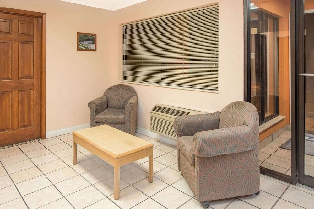 Days Inn by Wyndham Kingdom City 2