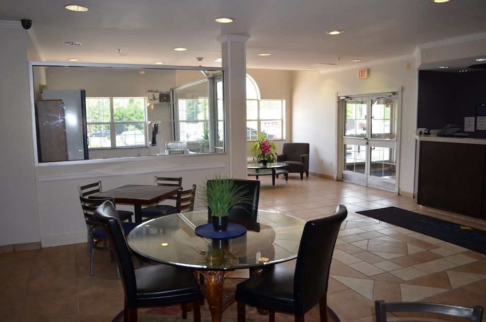 Stay Express Inn & Suites Atlanta 2