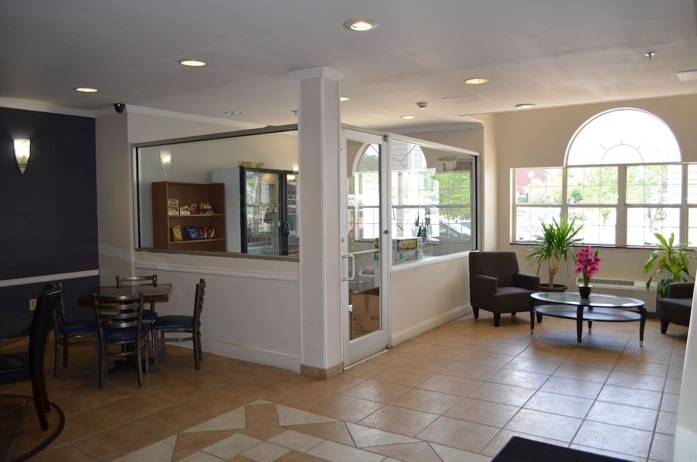 Stay Express Inn & Suites Atlanta 3