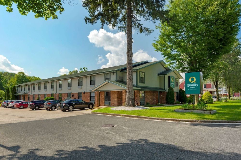 Quality Inn Lee - Lenox South 2 estrelas em Lee