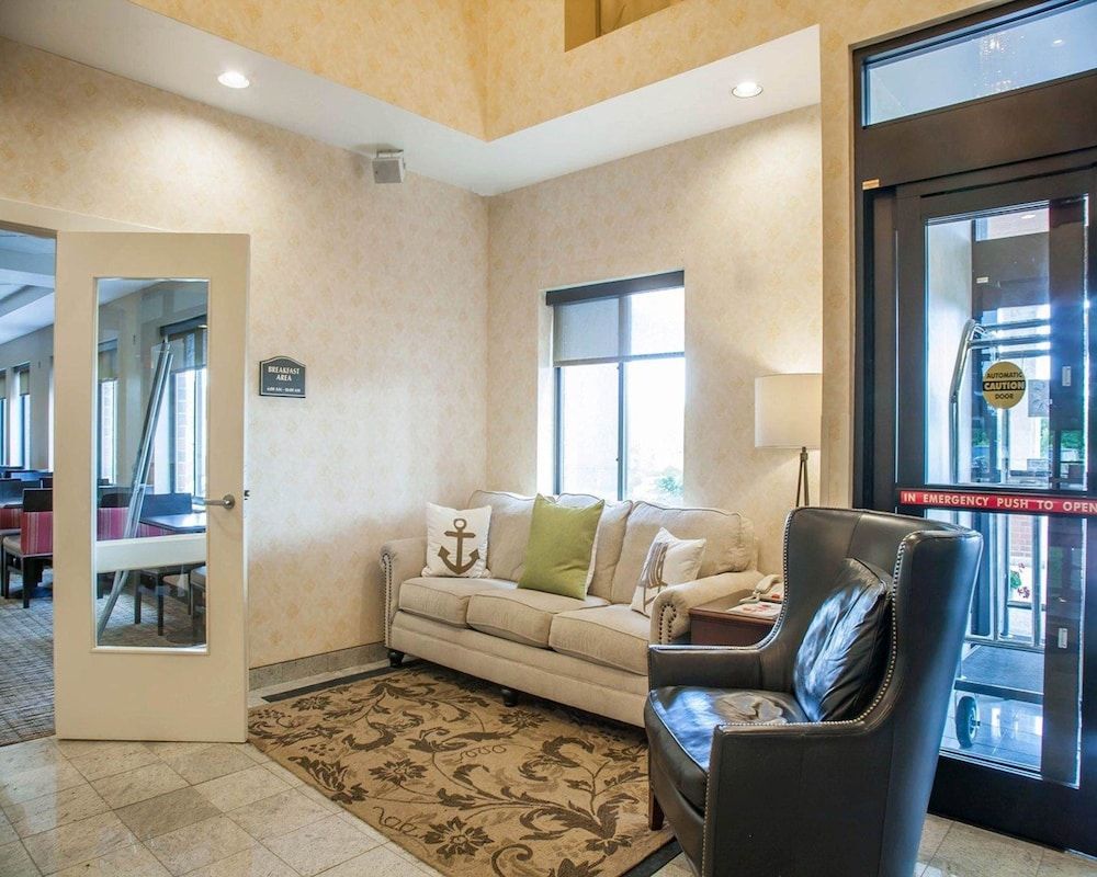 Comfort Suites West Warwick - Providence 2