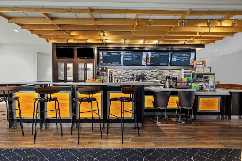 Courtyard by Marriott Oxford 2