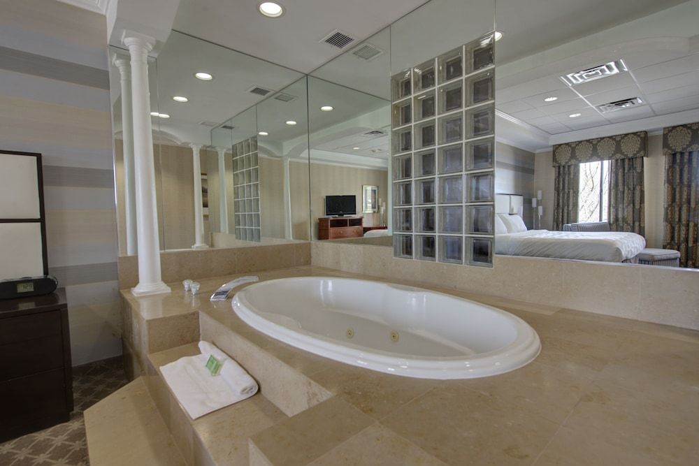 Holiday Inn Plainview-Long Island 2