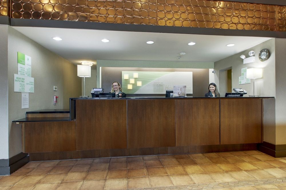 Holiday Inn Westbury-Long Island 2