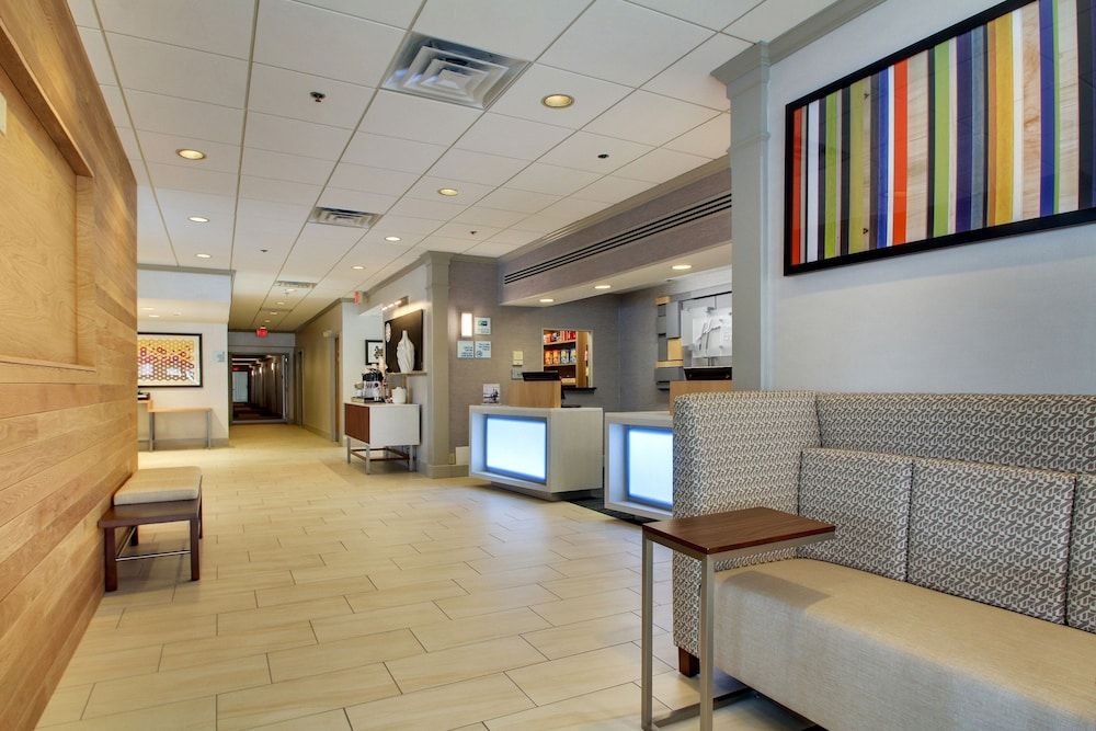 Holiday Inn Express Poughkeepsie 2