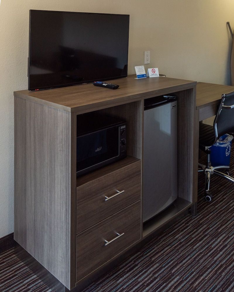 Rodeway Inn Near University-Gateway to Yosemite 3