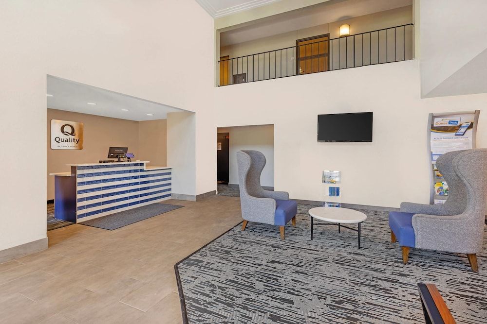 Quality Inn Chesterton near Indiana Dunes National Park I-94 2