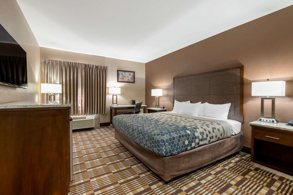 Econo Lodge Shelbyville North 3