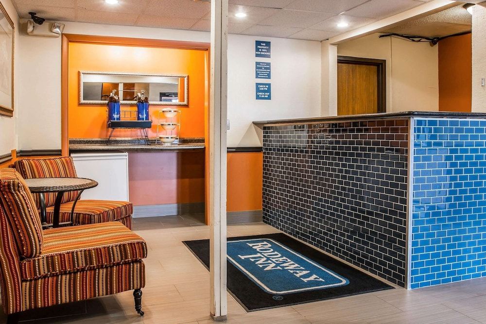 Rodeway Inn Muskegon Airport 2