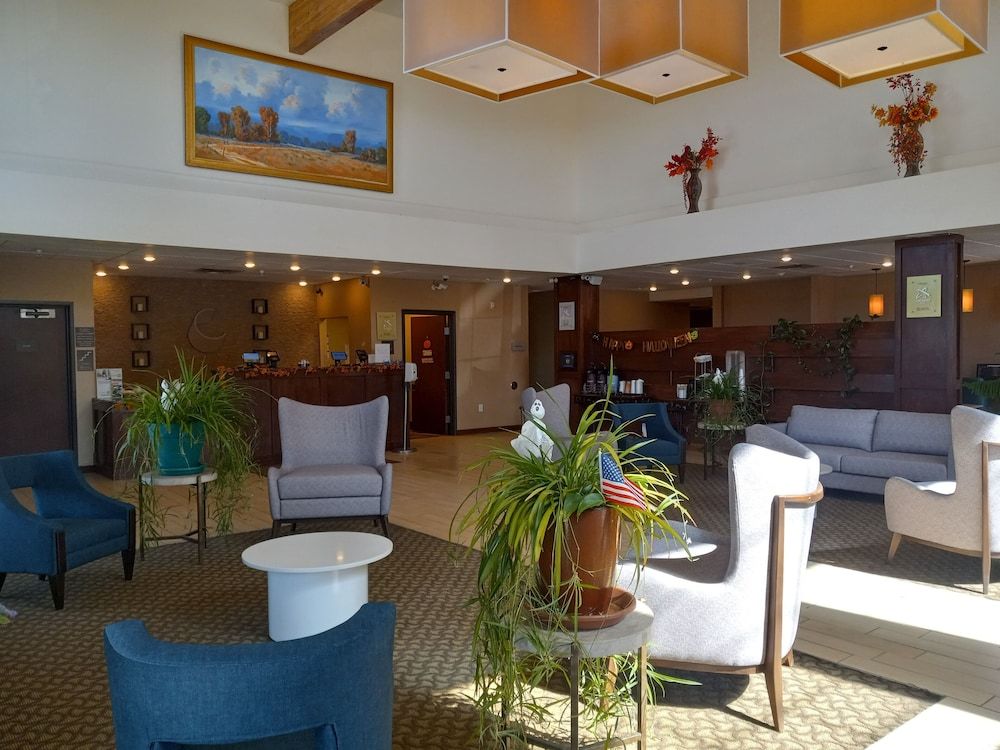 Comfort Suites Farmington 3