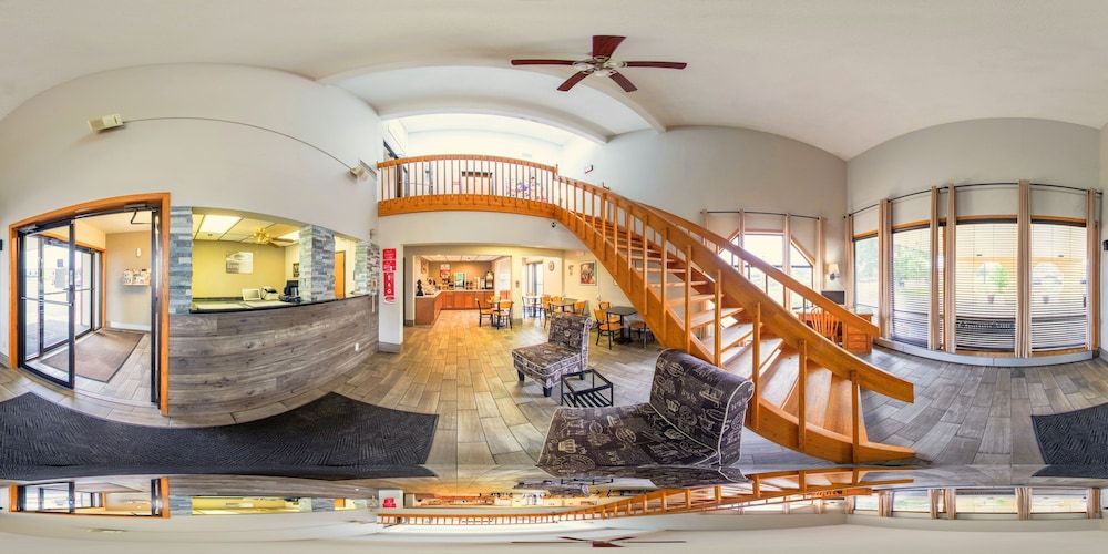 Econo Lodge Watertown 2