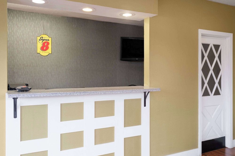 Super 8 by Wyndham Youngstown/Girard 2