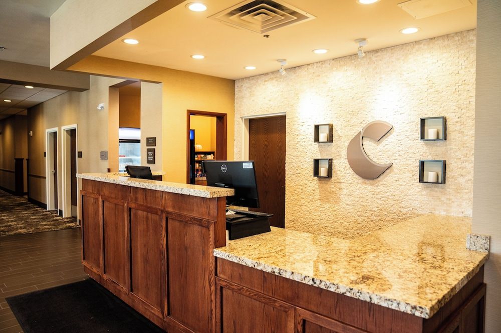 Comfort Suites University 2