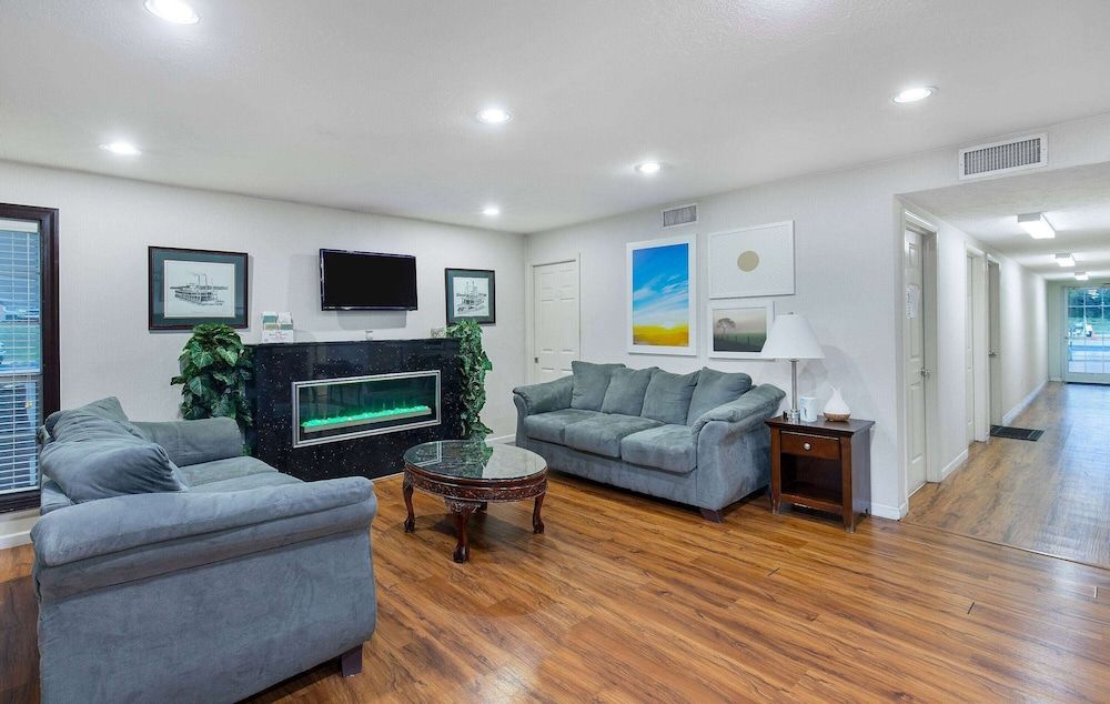 Days Inn by Wyndham Savannah 3