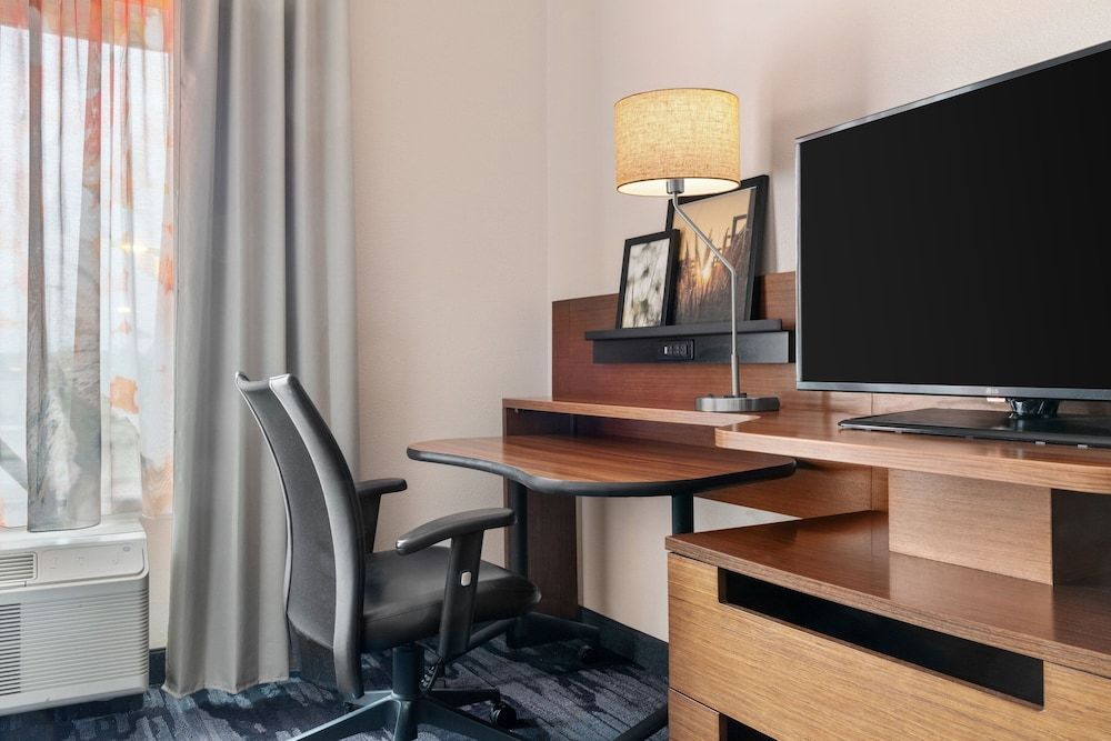 Fairfield Inn & Suites by Marriott Alexandria 3