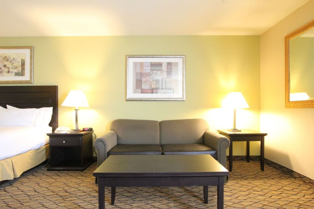 Holiday Inn Express & Sts Chicago - Libertyville 2