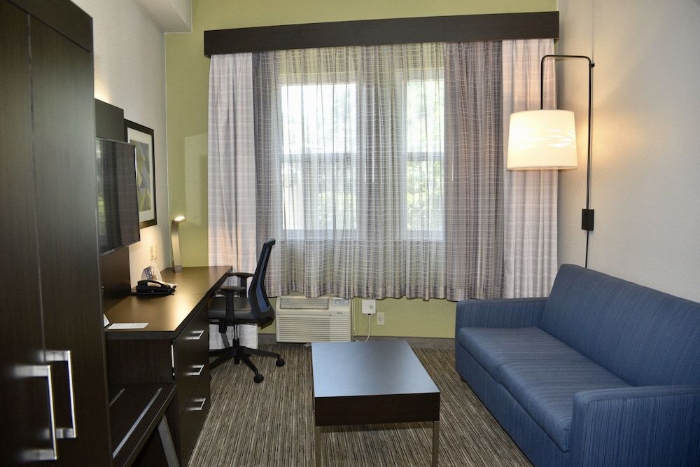 Holiday Inn Express Windsor-Sonoma 3