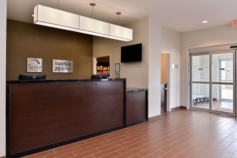 MainStay Suites Meridian - Bonita Lakes 2