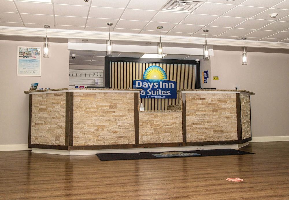 Days Inn and Suites by Wyndham Hammond, IN 3