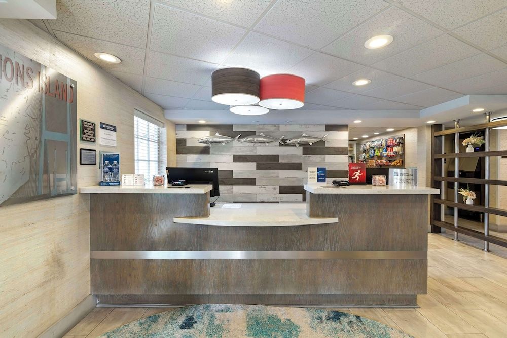 Best Western Plus St. Simons 3