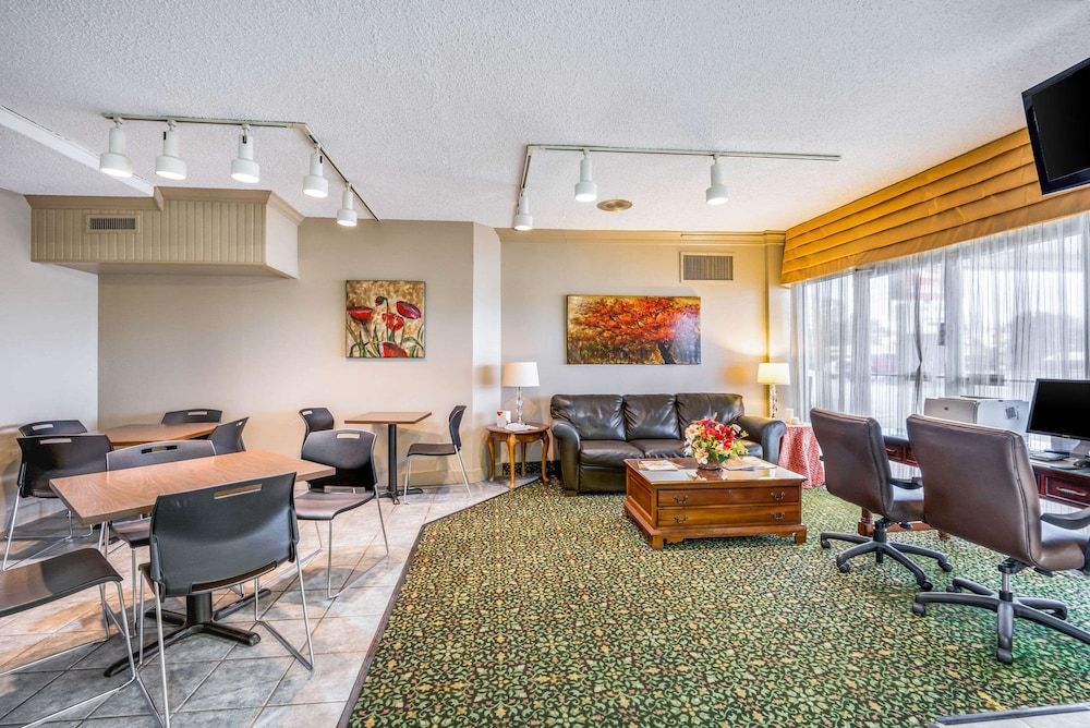 Econo Lodge Corinth 2