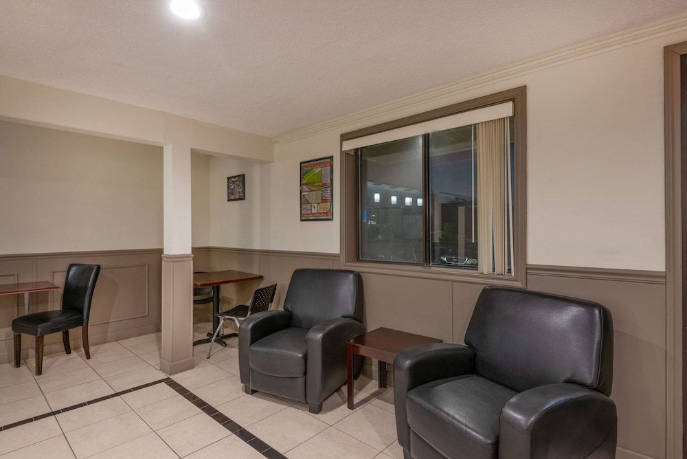 Days Inn by Wyndham Somerset PA I-70 I-76 3