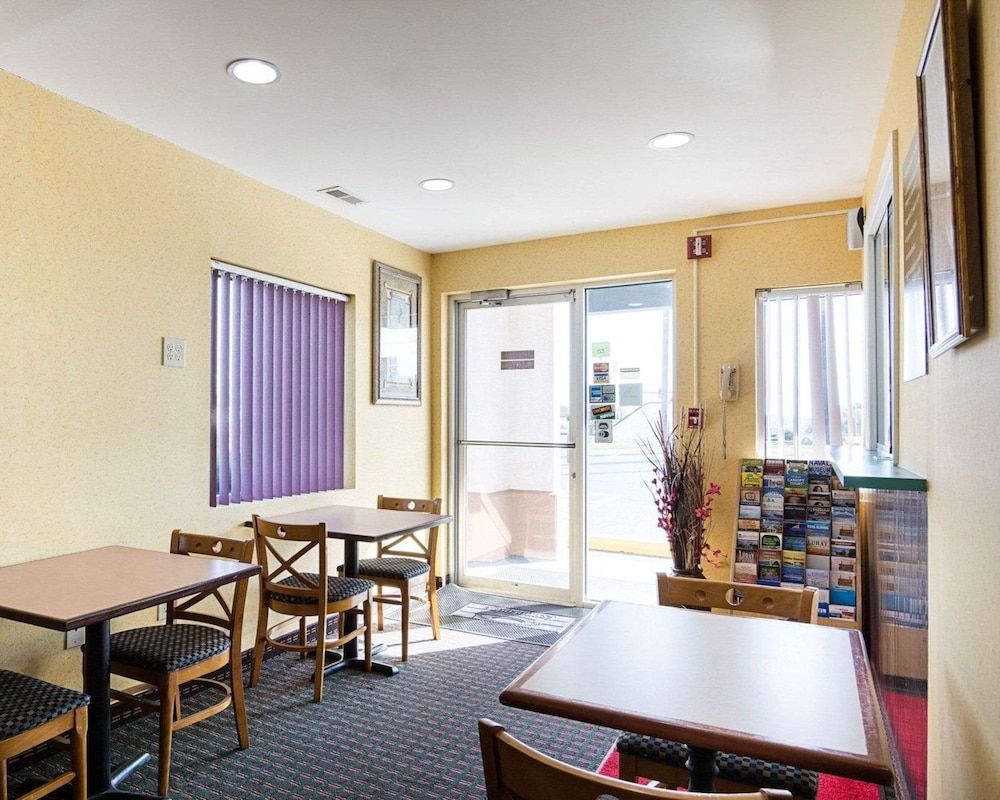 Econo Lodge Fredericksburg near I-95 2