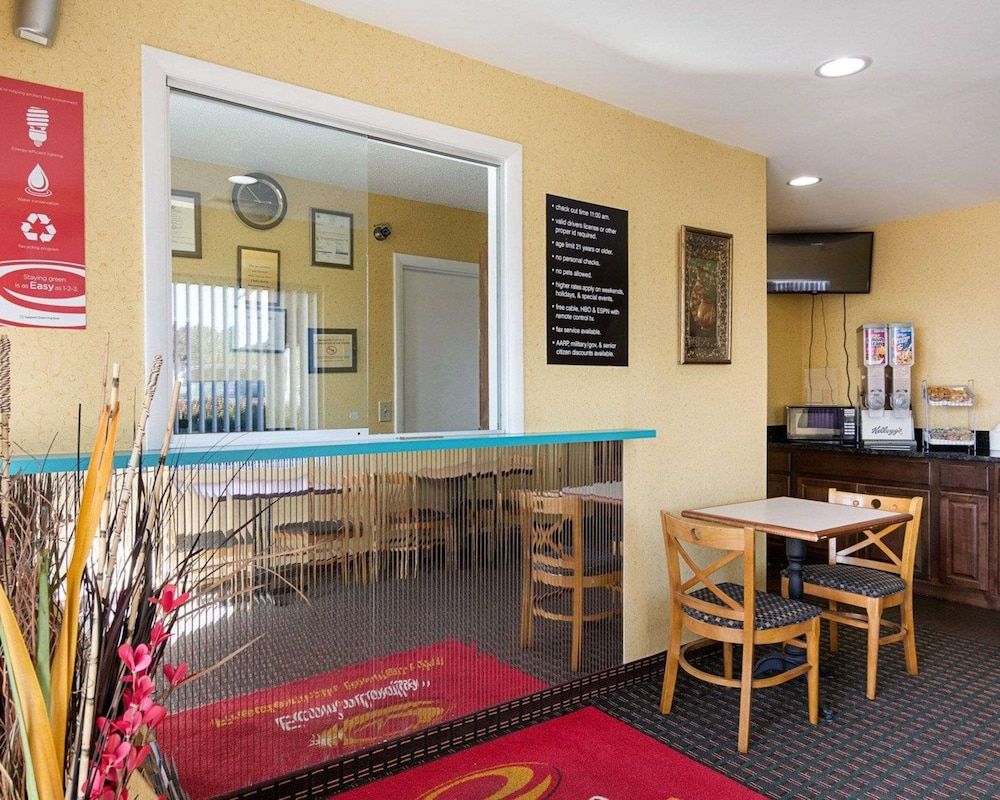 Econo Lodge Fredericksburg near I-95 3