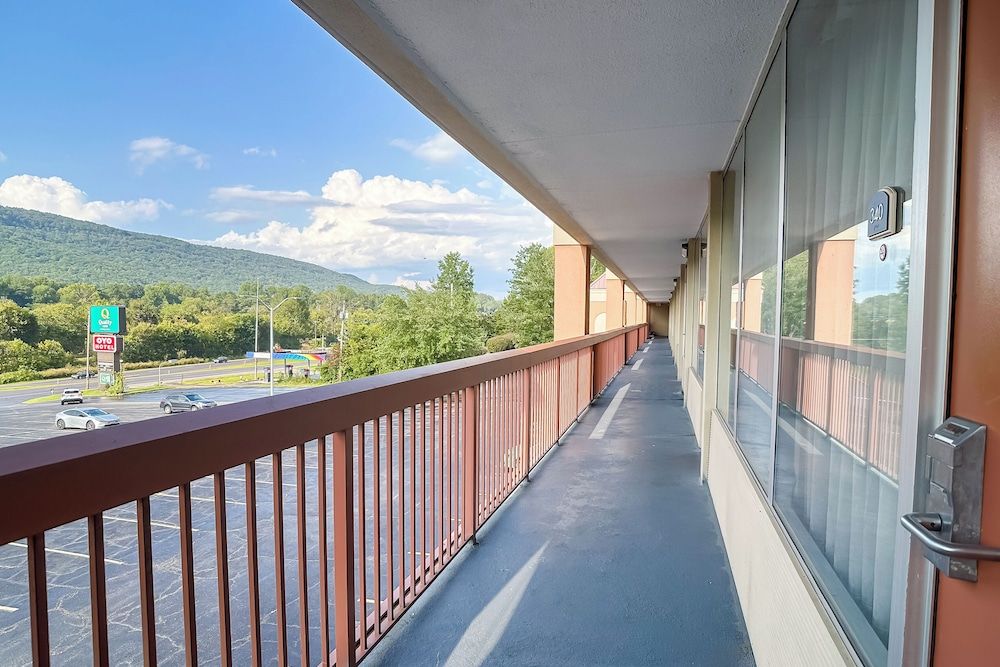 OYO Hotel Harriman near I-40 2