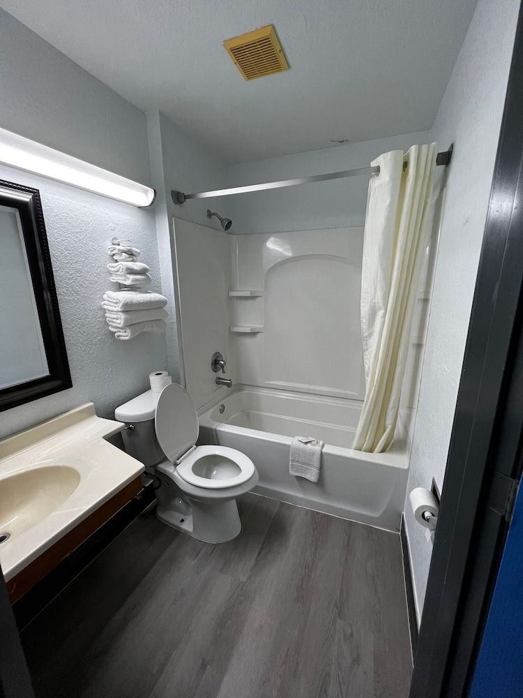 Conn Brown Harbour Inn 3