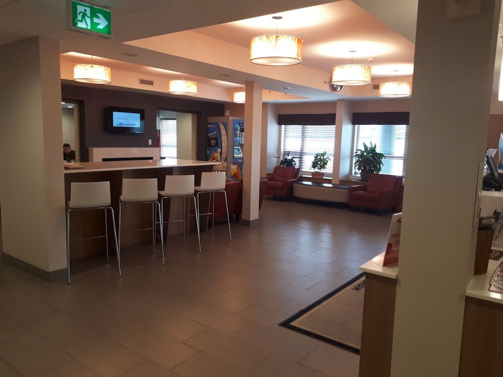 Microtel by Wyndham Casselman 3