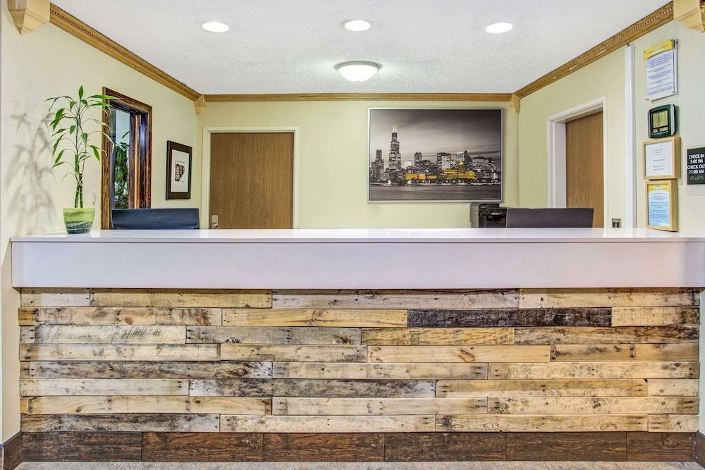 Days Inn by Wyndham Great Lakes Naval Base 3