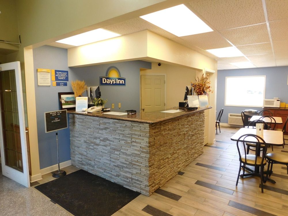 Days Inn by Wyndham West Branch Iowa City Area 3