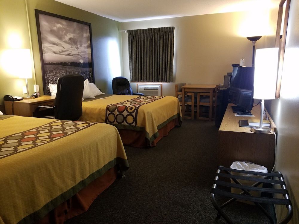 Super 8 by Wyndham Milbank SD 3