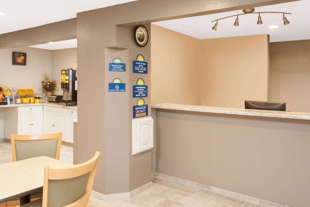 Days Inn by Wyndham Farmer City 2