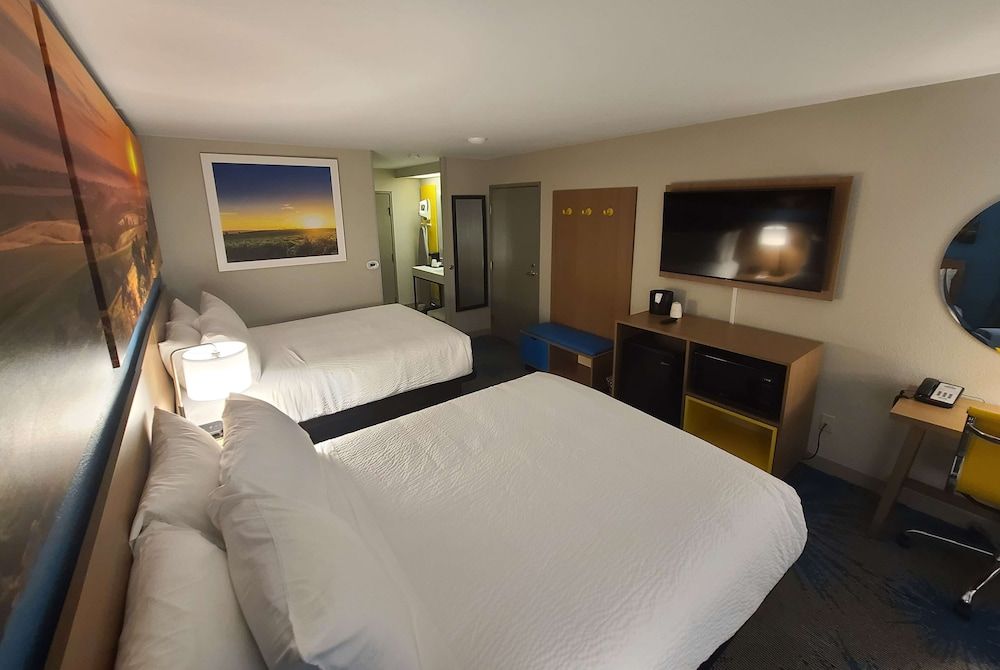 Days Inn by Wyndham Johnson Creek 3