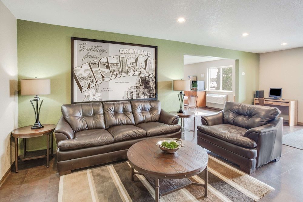 Super 8 by Wyndham Grayling 2