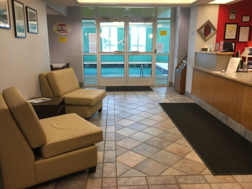 Super 8 by Wyndham Sault Ste. Marie 3