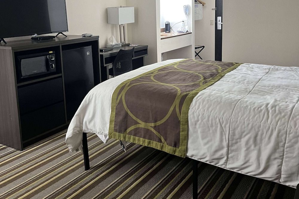 Super 8 by Wyndham Nebraska City 3
