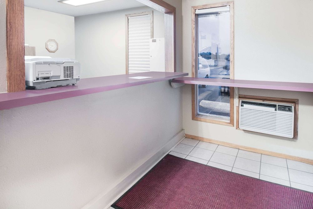 Super 8 by Wyndham Miller 3